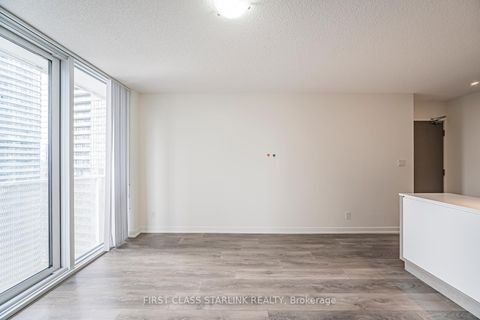 Photo 7 at 2801 - 100 Harbour Street, Waterfront Communities C1, Toronto
