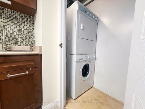 Photo 10 at 1610 - 160 Alton Towers Circle, Milliken, Toronto