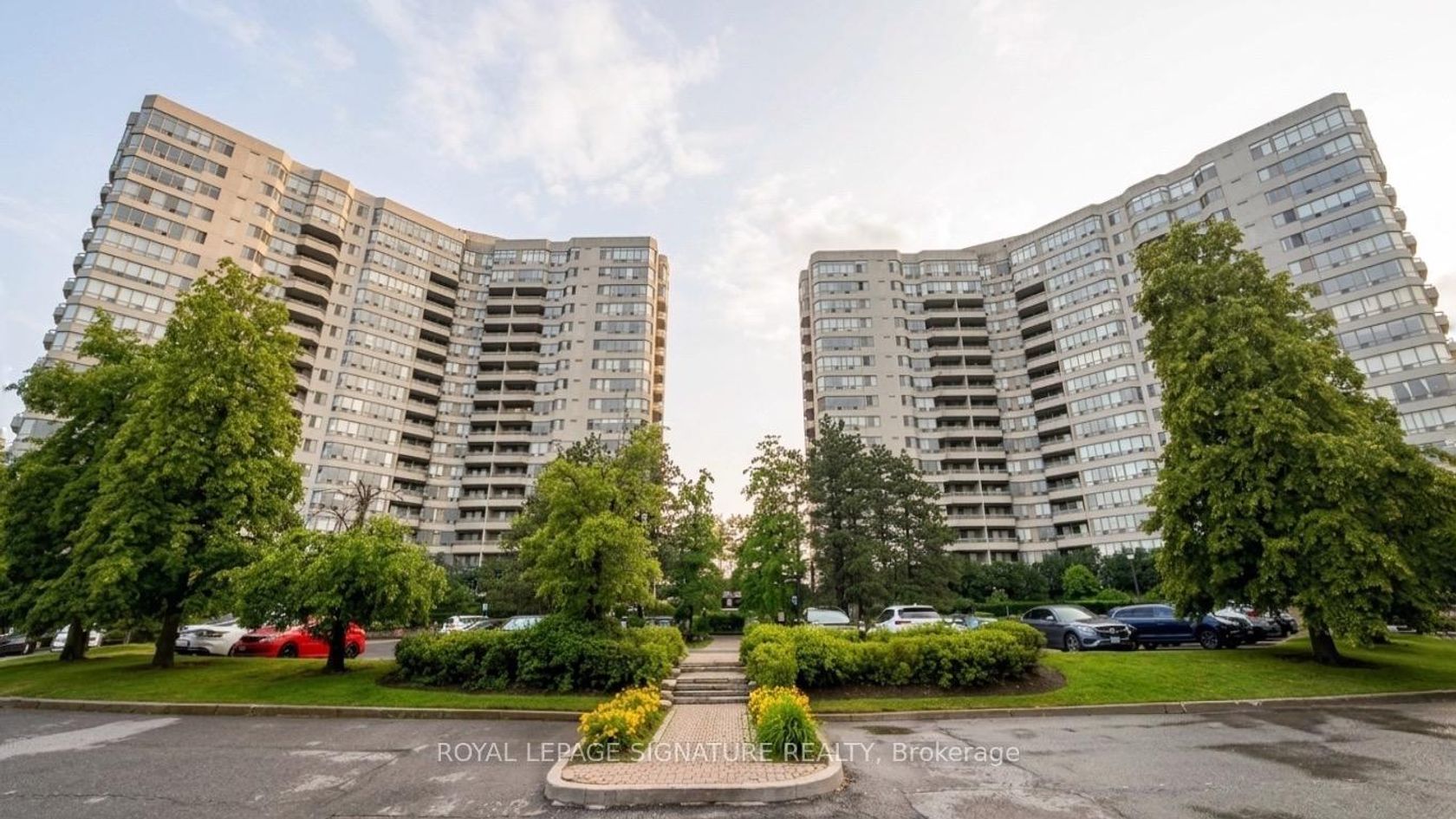 1610 - 160 Alton Towers Circle, Milliken, Toronto 