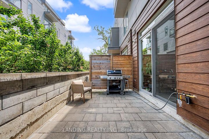 Photo 3 at 7 - 17 Greenbriar Road, Bayview Village, Toronto