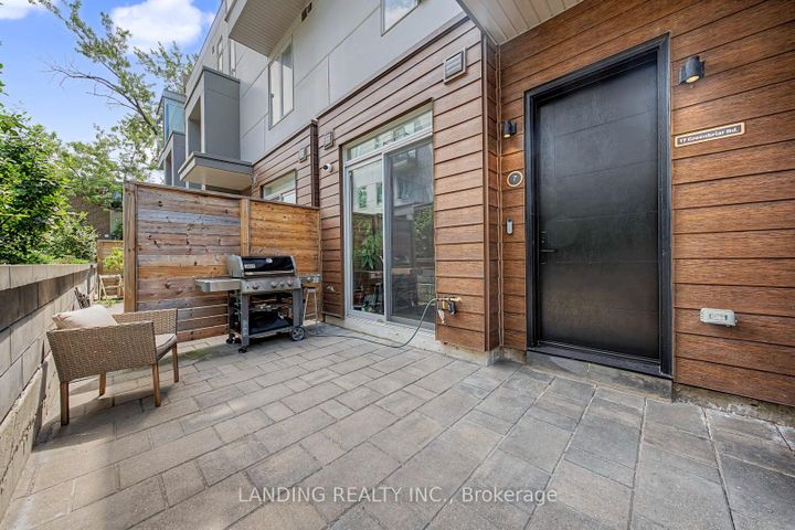 Photo 4 at 7 - 17 Greenbriar Road, Bayview Village, Toronto