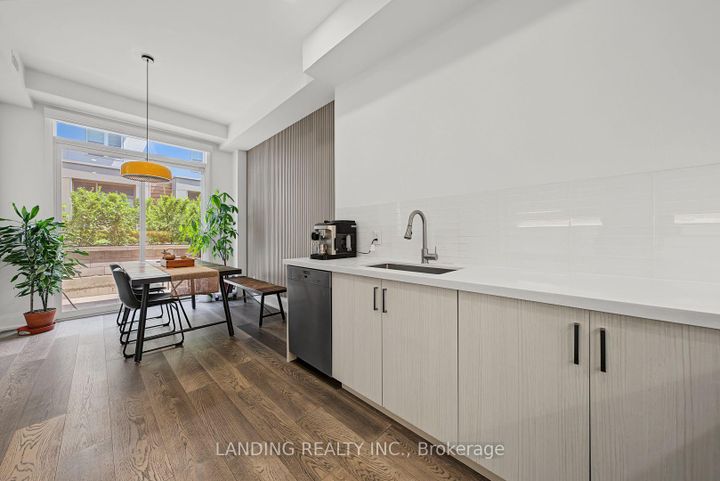 Photo 8 at 7 - 17 Greenbriar Road, Bayview Village, Toronto