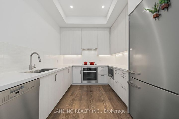 Photo 9 at 7 - 17 Greenbriar Road, Bayview Village, Toronto