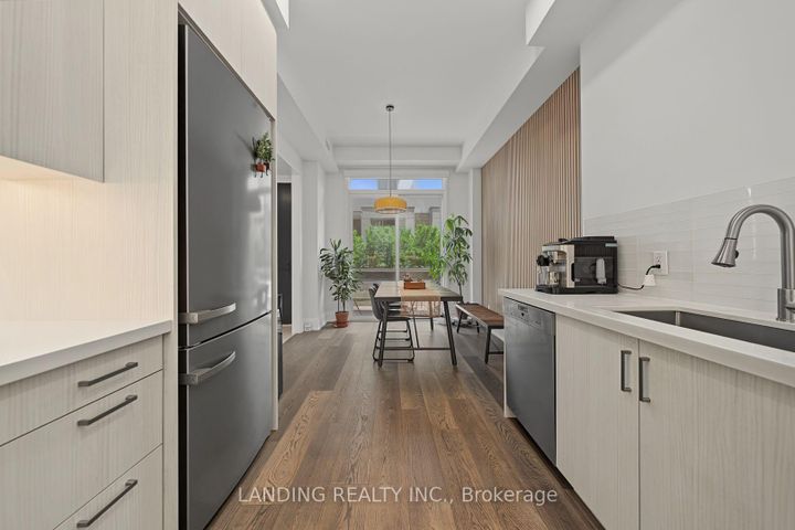 Photo 12 at 7 - 17 Greenbriar Road, Bayview Village, Toronto