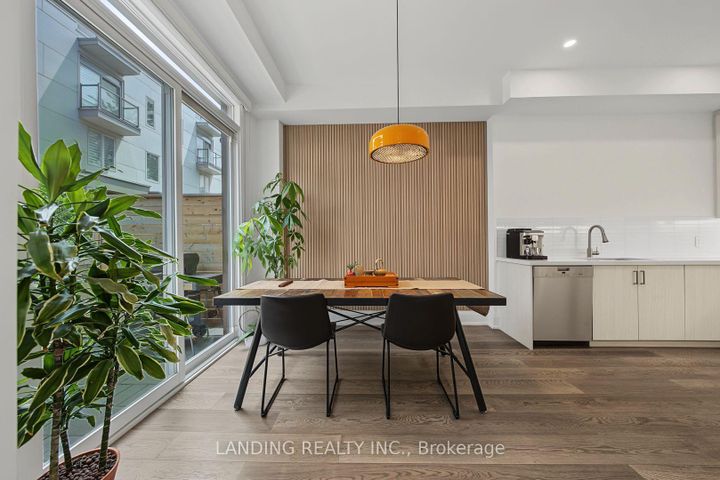 Photo 14 at 7 - 17 Greenbriar Road, Bayview Village, Toronto