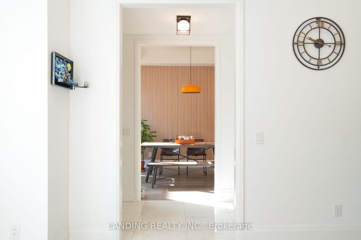 Photo 16 at 7 - 17 Greenbriar Road, Bayview Village, Toronto
