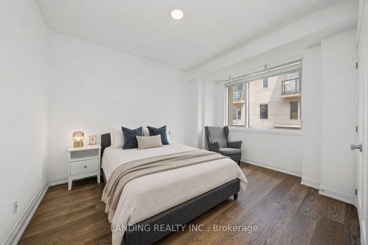 Photo 18 at 7 - 17 Greenbriar Road, Bayview Village, Toronto