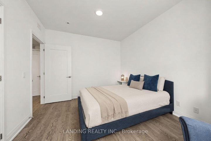 Photo 19 at 7 - 17 Greenbriar Road, Bayview Village, Toronto