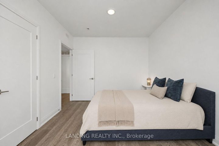 Photo 21 at 7 - 17 Greenbriar Road, Bayview Village, Toronto