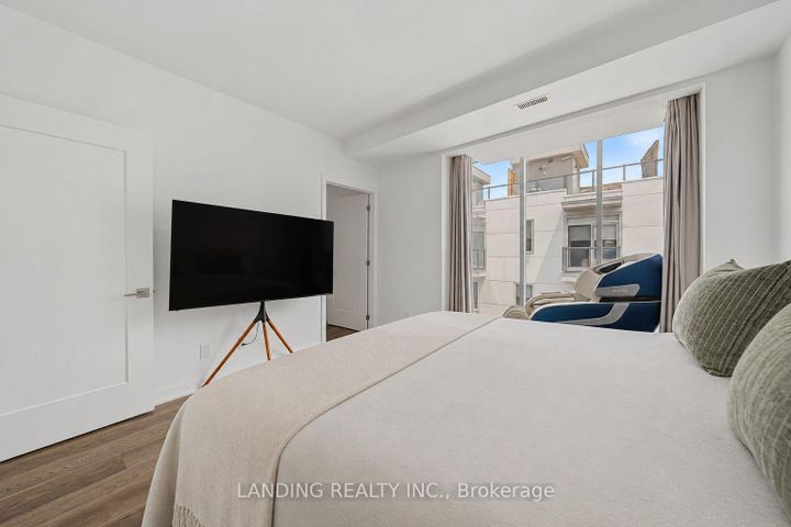 Photo 29 at 7 - 17 Greenbriar Road, Bayview Village, Toronto