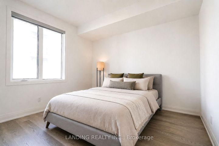 Photo 52 at 7 - 17 Greenbriar Road, Bayview Village, Toronto