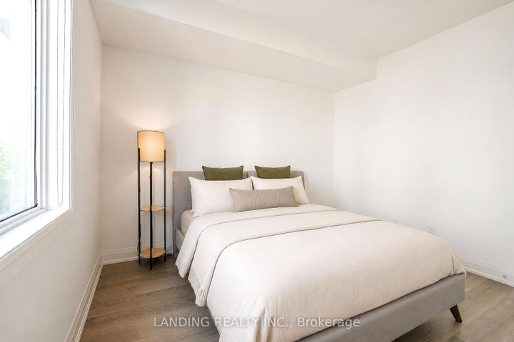 Photo 54 at 7 - 17 Greenbriar Road, Bayview Village, Toronto