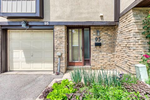 Photo 2 at 95 - 29 Fundy Bay Boulevard, Steeles, Toronto