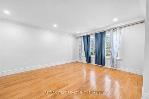 Photo 2 at 578 Bellamy Road N, Woburn, Toronto