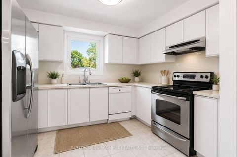 Photo 4 at 98 Rosedale Heights Drive, Uplands, Vaughan