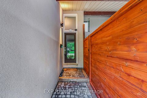 Photo 2 at 160 Cottonwood Drive, Don Mills, Toronto