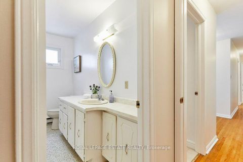 Photo 32 at 20 Pine Avenue, The Beaches, Toronto