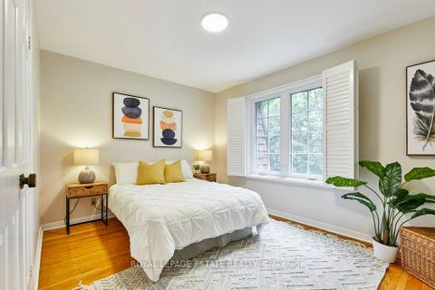 Photo 33 at 20 Pine Avenue, The Beaches, Toronto