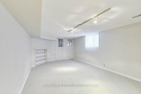 Photo 40 at 20 Pine Avenue, The Beaches, Toronto