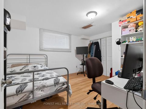 Photo 28 at 4 Evelyn Wiggins Drive, York University Heights, Toronto