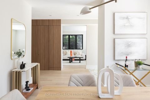 Photo 1 at 52 Roxborough Drive, Moore Park, Toronto