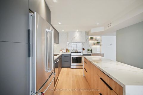 Photo 8 at 1110 - 65 Harbour Square, Waterfront Communities C1, Toronto