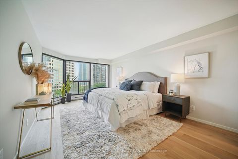 Photo 13 at 1110 - 65 Harbour Square, Waterfront Communities C1, Toronto