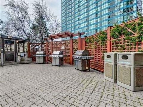 Photo 31 at 1110 - 65 Harbour Square, Waterfront Communities C1, Toronto