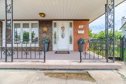Photo 5 at 11 Kinnie Court, Black Creek, Toronto