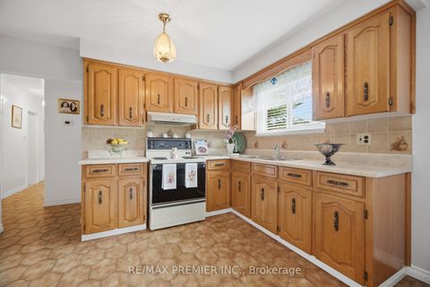 Photo 10 at 11 Kinnie Court, Black Creek, Toronto