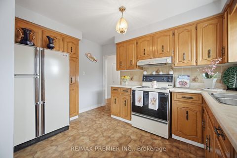 Photo 11 at 11 Kinnie Court, Black Creek, Toronto