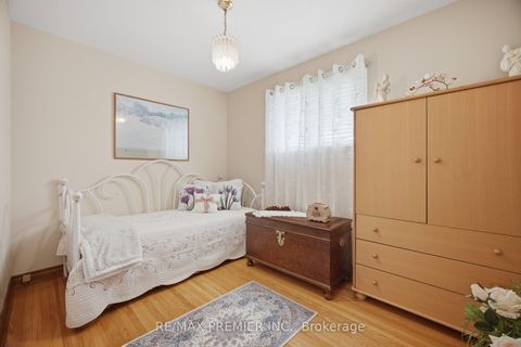 Photo 17 at 11 Kinnie Court, Black Creek, Toronto