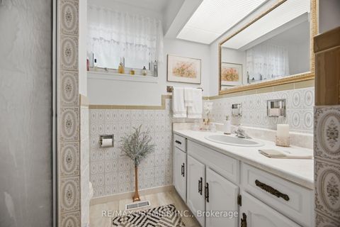 Photo 18 at 11 Kinnie Court, Black Creek, Toronto