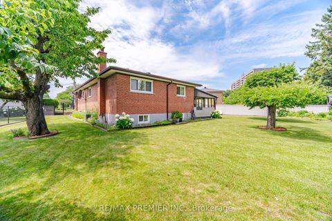 Photo 34 at 11 Kinnie Court, Black Creek, Toronto