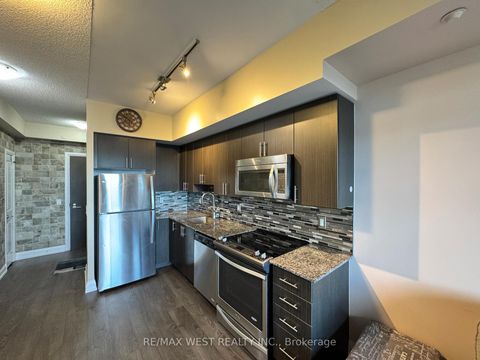 Photo 1 at 714 - 7900 Bathurst Street, Beverley Glen, Vaughan