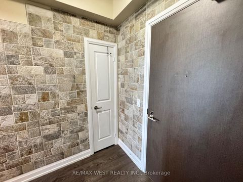 Photo 2 at 714 - 7900 Bathurst Street, Beverley Glen, Vaughan