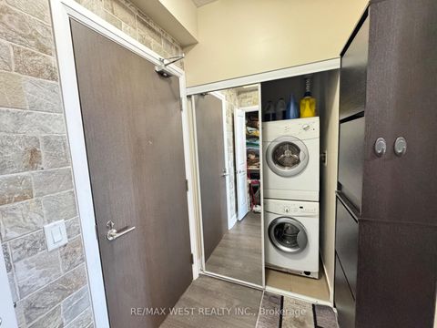 Photo 3 at 714 - 7900 Bathurst Street, Beverley Glen, Vaughan