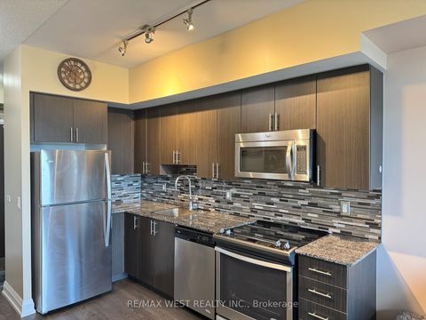 Photo 5 at 714 - 7900 Bathurst Street, Beverley Glen, Vaughan