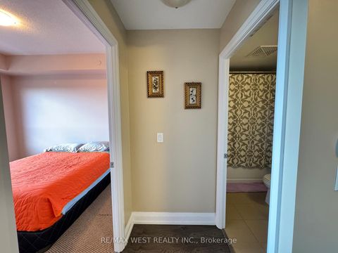 Photo 8 at 714 - 7900 Bathurst Street, Beverley Glen, Vaughan