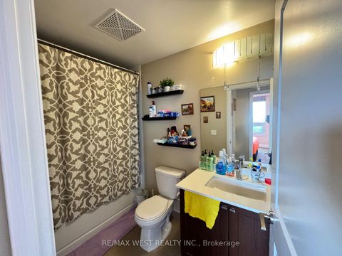 Photo 11 at 714 - 7900 Bathurst Street, Beverley Glen, Vaughan
