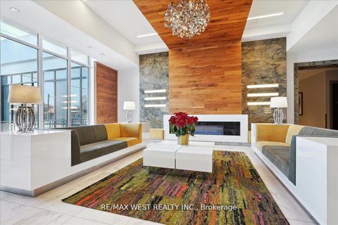Photo 15 at 714 - 7900 Bathurst Street, Beverley Glen, Vaughan