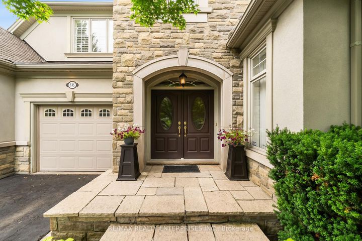 Photo 3 at 535 Canyon Street, Lorne Park, Mississauga