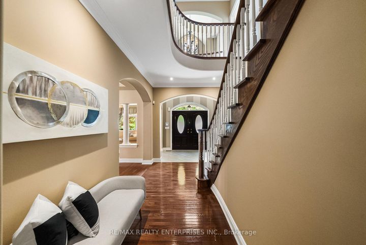 Photo 4 at 535 Canyon Street, Lorne Park, Mississauga