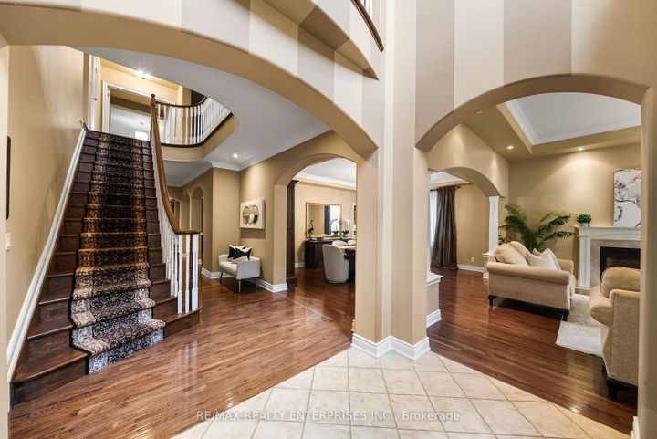Photo 5 at 535 Canyon Street, Lorne Park, Mississauga