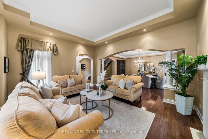 Photo 7 at 535 Canyon Street, Lorne Park, Mississauga