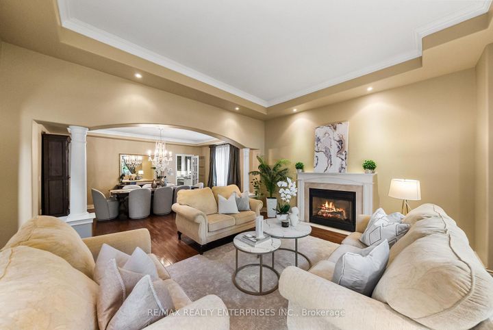 Photo 8 at 535 Canyon Street, Lorne Park, Mississauga