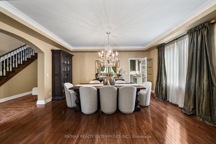 Photo 9 at 535 Canyon Street, Lorne Park, Mississauga