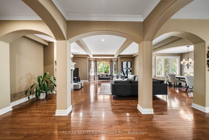 Photo 12 at 535 Canyon Street, Lorne Park, Mississauga