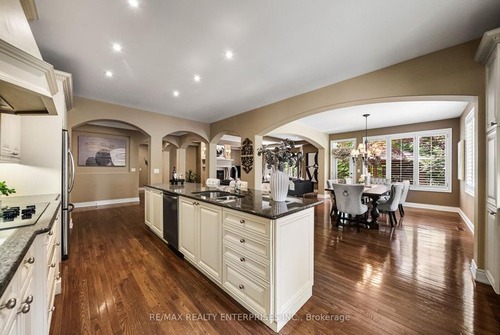 Photo 14 at 535 Canyon Street, Lorne Park, Mississauga
