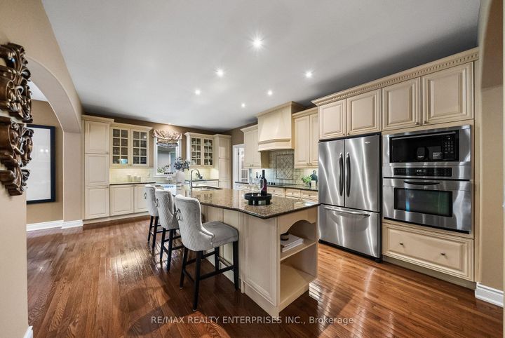 Photo 16 at 535 Canyon Street, Lorne Park, Mississauga